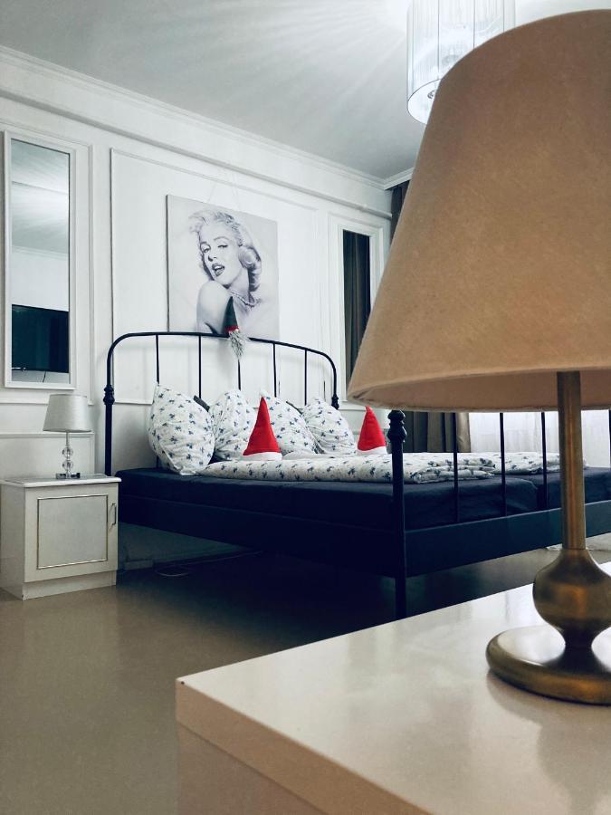 Lara Suite Сомбатхей Экстерьер фото